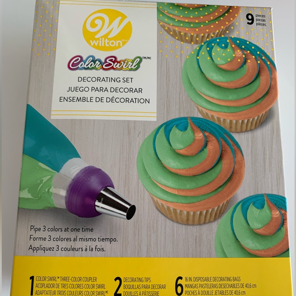 Wilton decorating set 9 pieces brand new